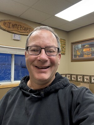 In HelloNation, Business Owner and Worktable Proponent Jim Johnson Details the Benefits of Adjustable Height Ergonomic Worktables