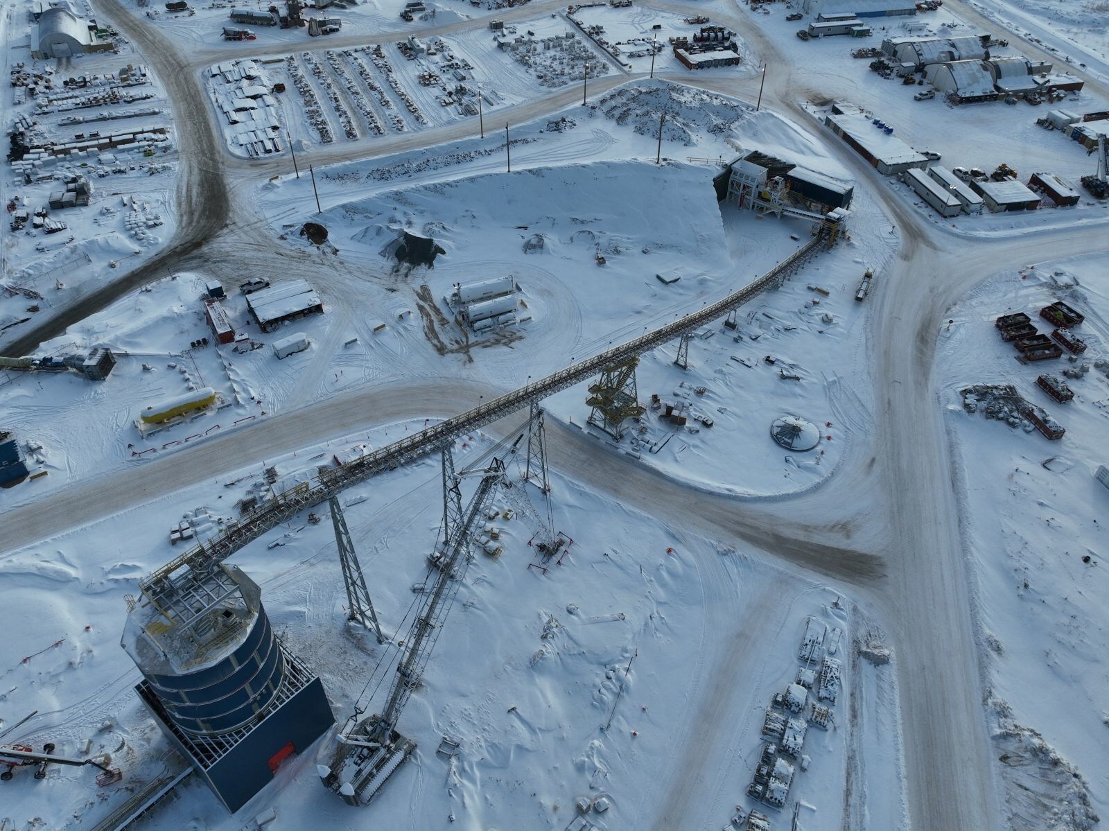 Primary Crusher and Conveyor Assembly (Middle of December 2025) (CNW Group/Foran Mining Corporation) Primary Crusher and Conveyor Assembly (Middle of December 2025) (CNW Group/Foran Mining Corporation)