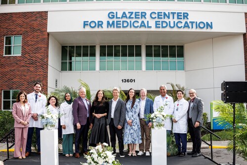 On Thursday morning, AdventHealth Tampa and the Glazer family hosted an unveiling at the hospital’s hub for graduate medical education programs.
(photo courtesy: AdventHealth) On Thursday morning, AdventHealth Tampa and the Glazer family hosted an unveiling at the hospital’s hub for graduate medical education programs.
(photo courtesy: AdventHealth)