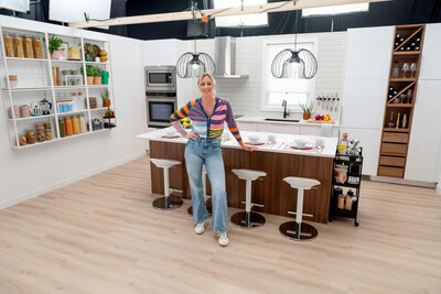 IKEA Canada Launches New YouTube Series “IKEA Kitchen Showroom Showdown” Featuring Scott McGillivray & Debra Salmoni (CNW Group/IKEA Canada Limited Partnership)