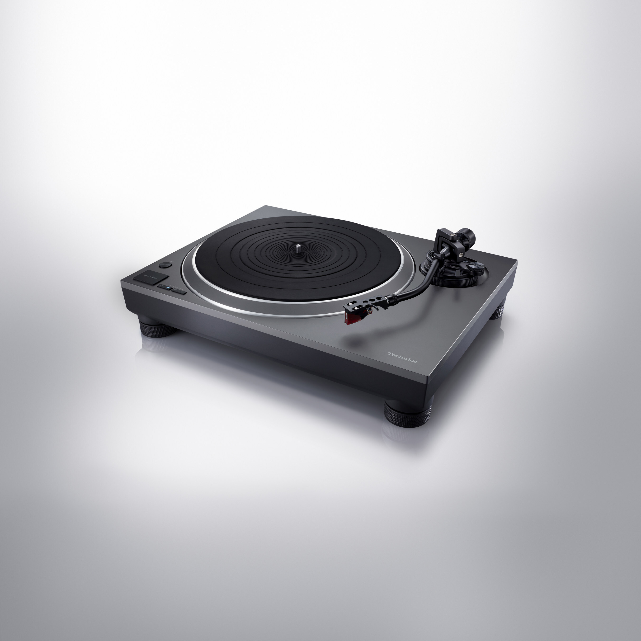 Technics introduces the SL-1500CS Direct Drive Turntable, a superior, upgraded model of the award-winning SL-1500C, featuring the brand's revolutionary ΔΣ (Delta Sigma) Drive line-up.