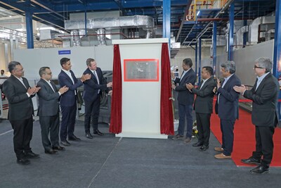 Opening ceremony of the new Marelli Motherson Lighting India plant in Sanand. Vishal Kabadi, Laksh Vaaman Sehgal, Frank Huber, Sudhir Chikhle, along with team members from Tata Motors and Marelli Motherson.