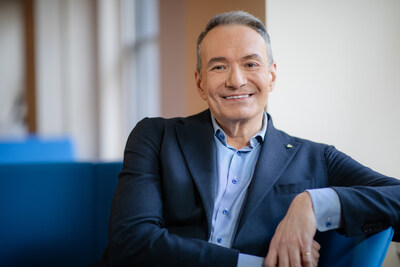 Dr. Kevin Smith is President & CEO of UHN, Canada's largest academic health sciences centre and named one of the 10 best hospitals in the world by Newsweek. (CNW Group/University Health Network)