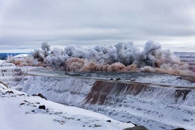 Ce nouveau sautage record illustre encore une fois la capacité d’ArcelorMittal à innover et à se surpasser, tout en plaçant la sécurité, l’environnement et l’excellence opérationnelle au cœur de ses activités. Crédit photo : Jocelyn Blanchette (Groupe CNW/ArcelorMittal Exploitation minière Canada s.e.n.c.)