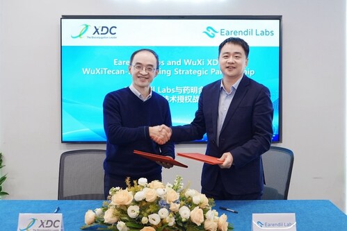 Jimmy Li, PhD, CEO of WuXi XDC (left); Jian Peng, PhD, CEO of Earendil Labs (right)