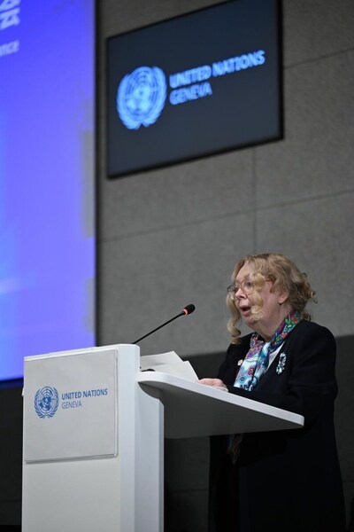 Tatiana Valovaya delivered a address at the seminar.(Yang Lei) (PRNewsfoto/Xinhua News Agency)
