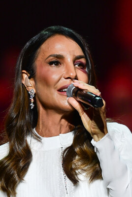 Ivete em apresentação com o Coro do Tabernáculo no Ginásio do Ibirapuera sexta-feira (27). Ivete em apresentação com o Coro do Tabernáculo no Ginásio do Ibirapuera sexta-feira (27).