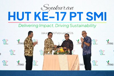 (From left to right) President Commissioner of PT SMI, Andin Hadiyanto, President Director of PT SMI, Reynaldi Hermansjah, Deputy Minister of Finance, Juda Agung, and Director General of State Assets of the Ministry of Finance, Rionald Silaban celebrate PT SMI's 17th anniversary (From left to right) President Commissioner of PT SMI, Andin Hadiyanto, President Director of PT SMI, Reynaldi Hermansjah, Deputy Minister of Finance, Juda Agung, and Director General of State Assets of the Ministry of Finance, Rionald Silaban celebrate PT SMI's 17th anniversary