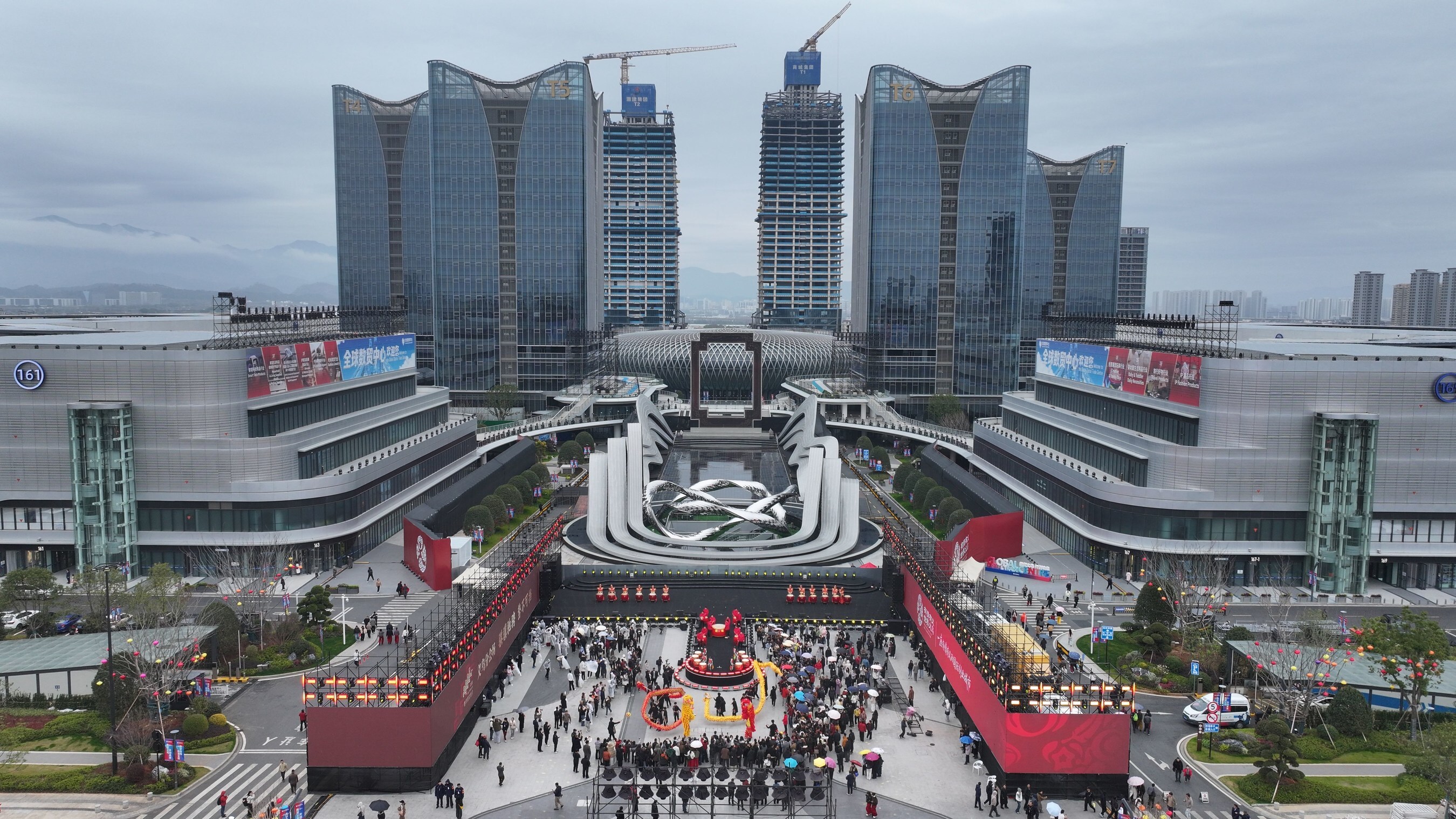 Yiwu Market Resumes Operations After Lunar New Year, Sees Order Surge on Day One