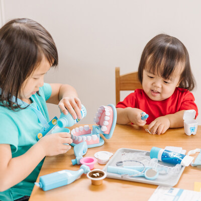 The Melissa & Doug Super Smile Dentist Kit Play Set includes pretend teeth, “cavity” stickers, toothbrushing items and a polishing tool. (CNW Group/Melissa & Doug)