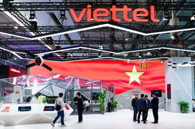 Viettel Showcases Vietnamese Technology at the World’s Largest Mobile Industry Event. (PRNewsfoto/Viettel Group) Viettel Showcases Vietnamese Technology at the World’s Largest Mobile Industry Event. (PRNewsfoto/Viettel Group)