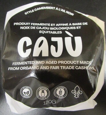 Cajù style camembert à l'ail noir (Groupe CNW/Ministère de l'Agriculture, des Pêcheries et de l'Alimentation) Cajù style camembert à l'ail noir (Groupe CNW/Ministère de l'Agriculture, des Pêcheries et de l'Alimentation)