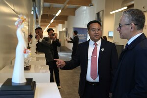 Xinhua Silk Road: Condado chino presenta una muestra de porcelana blanca en Ginebra