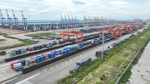 Photo shows a railway container station and an automated terminal at Beibu Gulf Port in Qinzhou, Guangxi Zhuang autonomous region. [Photo provided to China Daily]