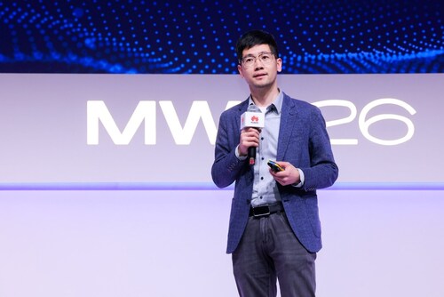 Xie Liming, the President of the Flash Storage Domain of the Huawei Data Storage Product Line, launches the AI Data Platform