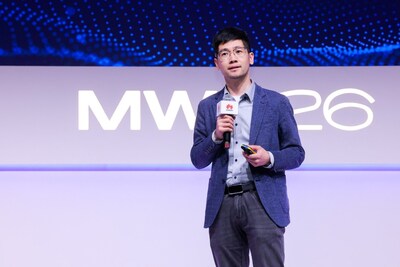 Xie Liming, presidente da frente de tecnologia flash da unidade de dados da Huawei, lança a Plataforma de Dados para IA (PRNewsfoto/Huawei)