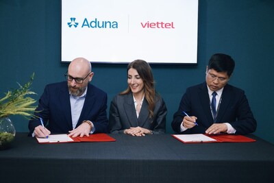 Signing of agreement â€“ Viettel and Aduna Global: Mr. Anthony Bartolo, CEO of Aduna Global; Rita Mokbel, CEO of Ericsson Vietnam; Mr. Nguyen Dang Trien, Vice General Director of Viettel Solutions