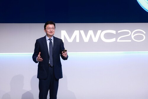Yuan Yuan, President of Huawei Data Storage Product Line, delivering a keynote speech (PRNewsfoto/Huawei)