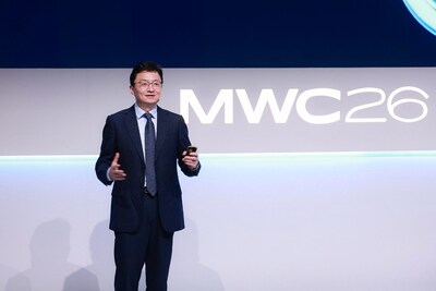 Yuan Yuan, President of Huawei Data Storage Product Line, delivering a keynote speech (PRNewsfoto/Huawei)
