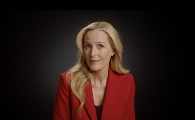 La embajadora global de L'Oréal Paris, Gillian Anderson, presta su voz en la última entrega de la serie Lessons of Worth de L’Oréal Paris.