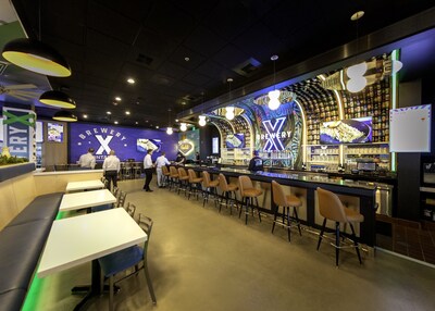 Originally introduced at Brewery X’s Terminal 2 location, Come Fly With Me quickly gained popularity with travelers and has since expanded beyond the airport. The recognition from Airport Experience coincides with the soft opening of a second Brewery X location in Terminal 4, further strengthening the partnership between the airport and one of Southern California’s most recognizable craft breweries. Originally introduced at Brewery X’s Terminal 2 location, Come Fly With Me quickly gained popularity with travelers and has since expanded beyond the airport. The recognition from Airport Experience coincides with the soft opening of a second Brewery X location in Terminal 4, further strengthening the partnership between the airport and one of Southern California’s most recognizable craft breweries.