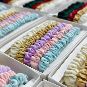 Docsun custom mulberry silk scrunchies demonstrating the real-world application of low-friction silk fibers for gentle hair care.