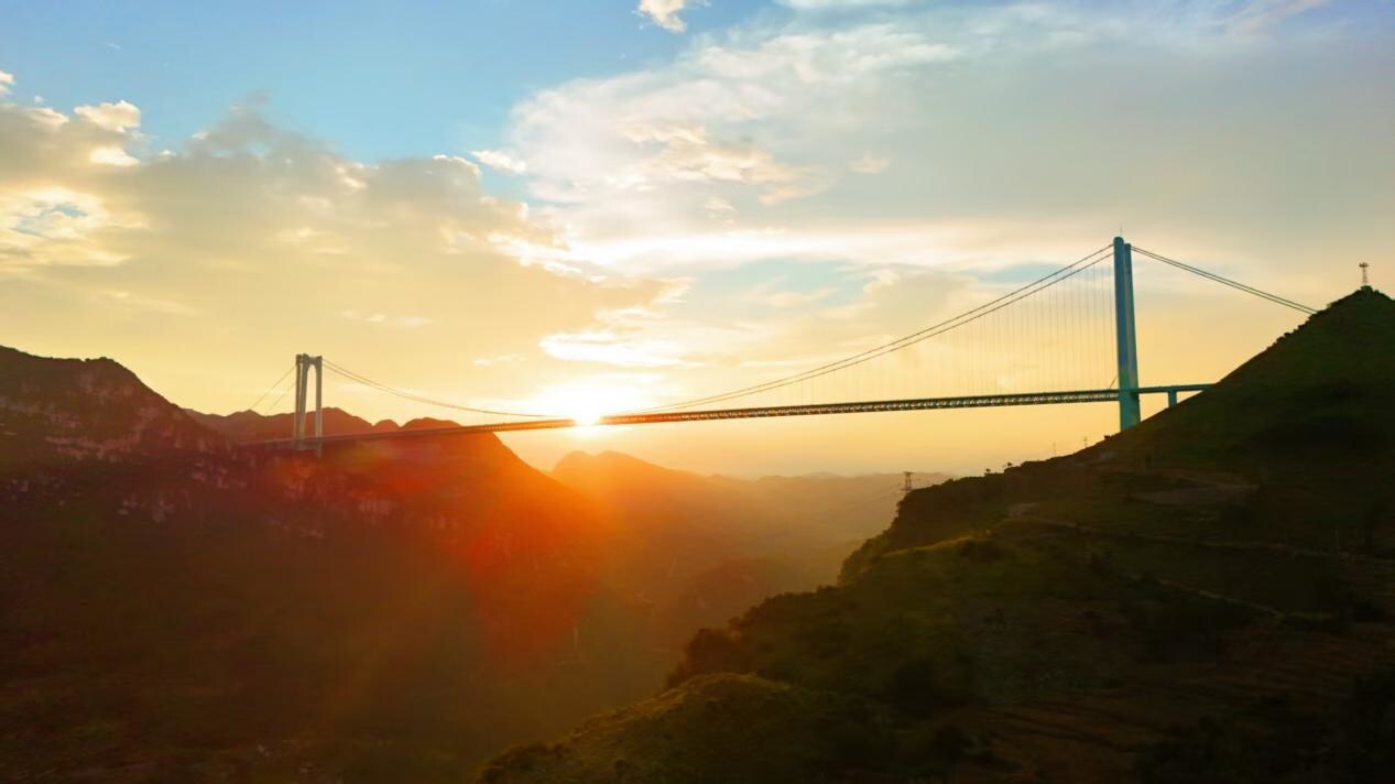Guizhou's Bridges: A New Tourism Landmark in Southwest China