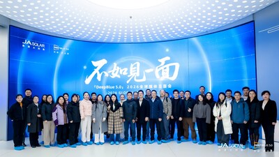 Destaque global da mídia: DeepBlue 5.0 da JA Solar, redefinindo o futuro da energia solar de alto valor (PRNewsfoto/JA Solar Technology Co., Ltd.) Destaque global da mídia: DeepBlue 5.0 da JA Solar, redefinindo o futuro da energia solar de alto valor (PRNewsfoto/JA Solar Technology Co., Ltd.)
