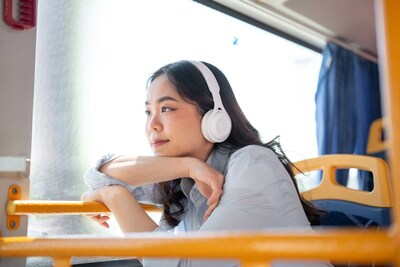 Nikmati Musik Saat Mudik dengan Headphone Anti-Bising (Source: Canva)
