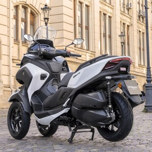 Autoliv and Yamaha Motor Introduce Airbag for Commuter Scooter