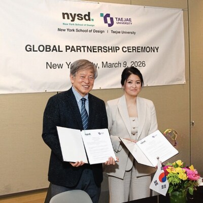 The presidents of Taejae University and New York School of Design, Dr. Jaeho Yeom and Janet Tsong, respectively.