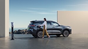 Tranquilidad que te acompaña en tu viaje, brillando con fuerza TIGGO 7 PHEV CSH rinde homenaje a quienes emprenden el viaje de su vida