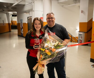 - Kim Boutin, multiple médaillée olympique et championne du monde de patinage de vitesse courte piste. - Sylvain Lapierre, président de la Fédération des producteurs d'oeufs du Québec (Groupe CNW/Fédération des producteurs d'oeufs du Québec)