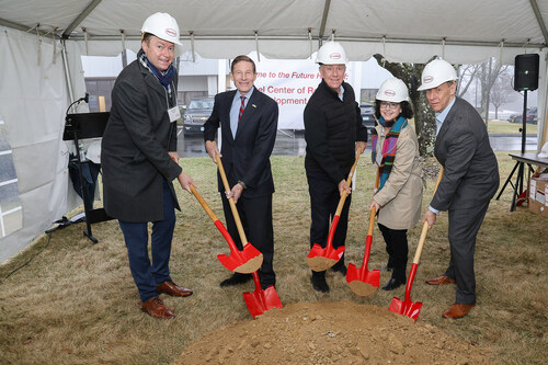 Connecticut Governor Ned Lamont and US Senator Richard Blumenthal joined Henkel leaders and other distinguished guests to celebrate the groundbreaking of Henkel’s new Center for Research & Development.
Pictured: Phil Schaffer, Corporate Senior Vice President, Henkel Consumer Brands North America, US Senator Richard Blumenthal, Connecticut Governor Ned Lamont, Martina Spinatsch, Senior Vice President, Research & Development, Henkel North America, and John Bourdeaux, President and CEO, AdvanceCT. Connecticut Governor Ned Lamont and US Senator Richard Blumenthal joined Henkel leaders and other distinguished guests to celebrate the groundbreaking of Henkel’s new Center for Research & Development.
Pictured: Phil Schaffer, Corporate Senior Vice President, Henkel Consumer Brands North America, US Senator Richard Blumenthal, Connecticut Governor Ned Lamont, Martina Spinatsch, Senior Vice President, Research & Development, Henkel North America, and John Bourdeaux, President and CEO, AdvanceCT.
