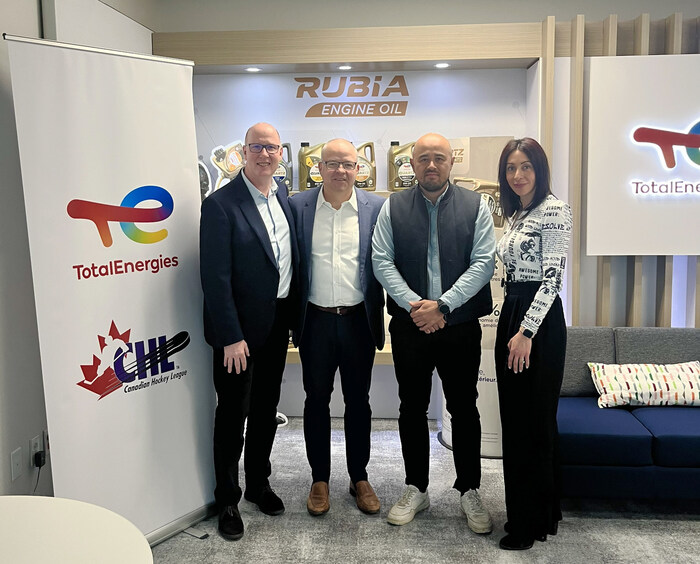 From left to right: Stéphane Talleneau (President of TotalEnergies Marketing Canada), Dan Mackenzie (President of the Canadian Hockey League), Pascal Tran (Sales Director), Rima Abouassaly (Marketing &amp; Communications Manager) of TotalEnergies Marketing Canada. (CNW Group/TotalEnergies Marketing Canada Inc)