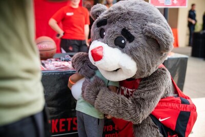 Houston Rockets mascot "Clutch" greets young fans inside the new VEVOR flagship store, celebrating the brand's partnership with the local NBA team.