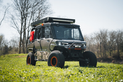 Basé sur la plateforme Can-Am Defender, le Defender MeatEater est équipé d’accessoires Can-Am LinQ et rehaussé de composantes personnalisées uniques. (Groupe CNW/BRP inc.)