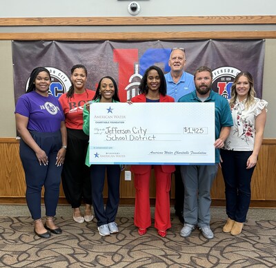 In collaboration with the American Water Charitable Foundation, Missouri American Water and community members present a hydration station grant to the Jefferson City School District.