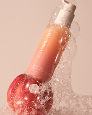 OLEHENRIKSEN Expands Its Viral Peach Glaze Franchise With a 2% Niacinamide Cleanser for Instantly Brighter, Glazed Skin