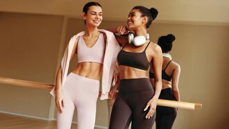 Collection SilkContour™ de LILYSILK : Un mélange de soie (brevet en instance) conçu pour offrir liberté de mouvement et confort