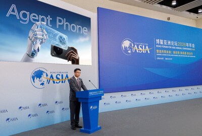 Hu Baishan, President & COO at vivo, President of vivo Central Research Institute, delivers a keynote speech