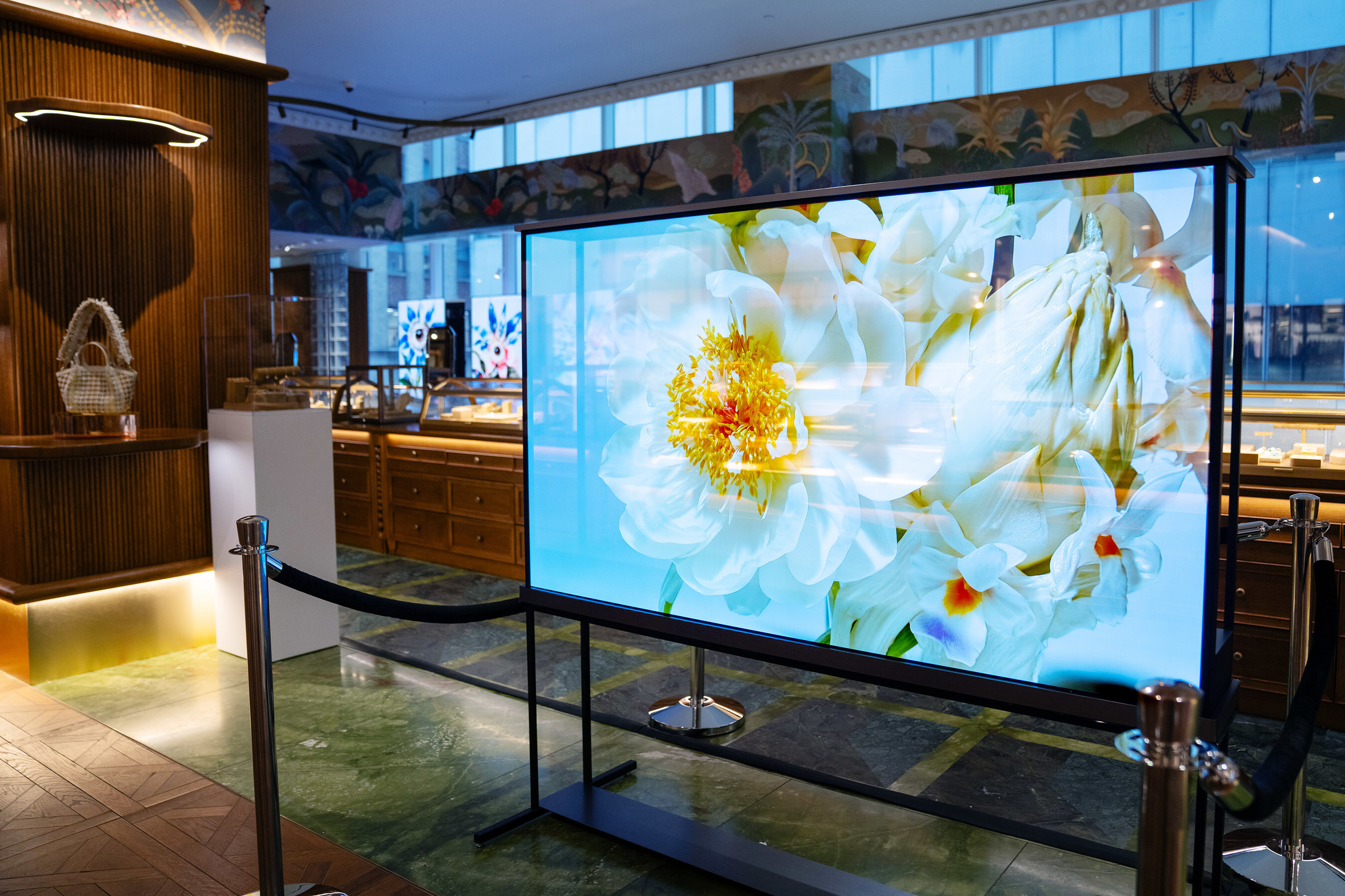 LG PARTNERS WITH PRINTEMPS NEW YORK TO CELEBRATE THE LUXURY 