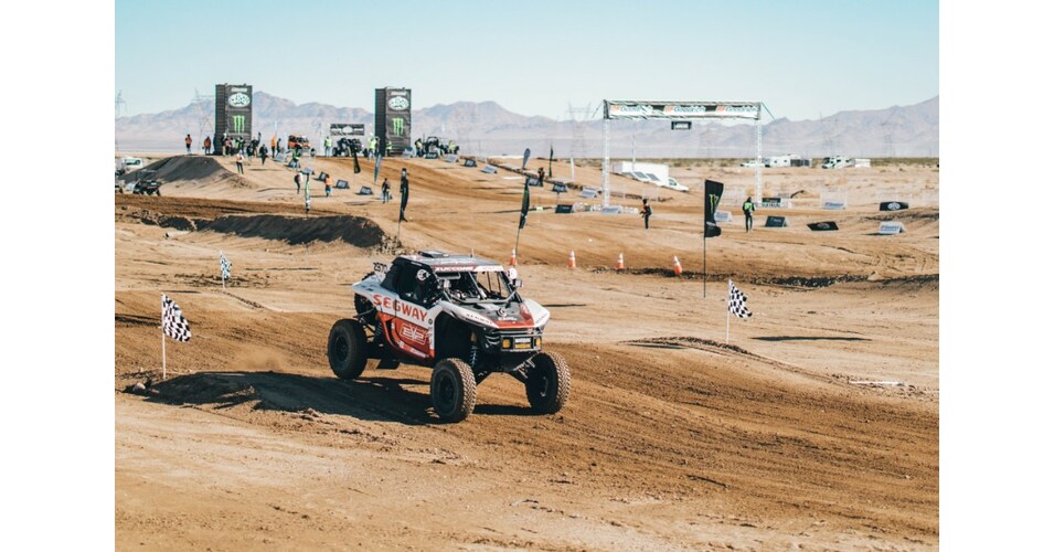 Segway Powersports feiert Debüt des Super Villain beim The Mint 400 und fährt gleich auf Platz 3