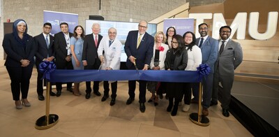 Official ribbon cutting for the clinic naming ceremony (CNW Group/407 ETR Concession Company Limited)