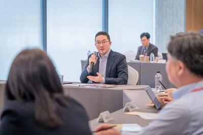LG Corp. Chairman and CEO Kwang-mo Koo, emphasizes the need for speedy AX acceleration to top executives at the President's Meeting held at the Namsan Leadership Center on the 25th.
