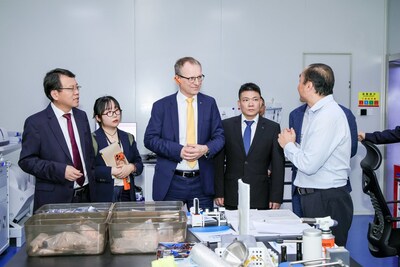 Unable to view the image, Please provide a valid URL.