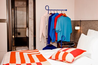 Unable to view the image, Please provide a valid URL.