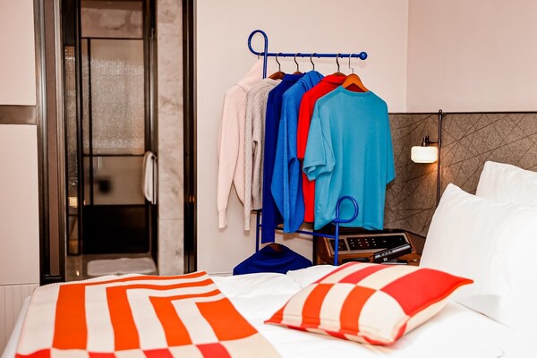 Unable to view the image, Please provide a valid URL.