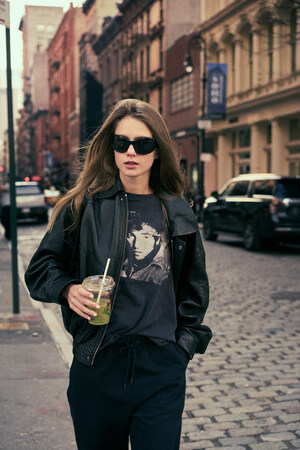 Brazilian model Maria Klaumann has resumed her schedule in New York for a project.