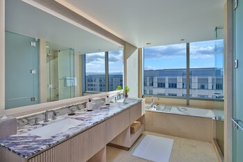 Superior One Bedroom Suite bathroom